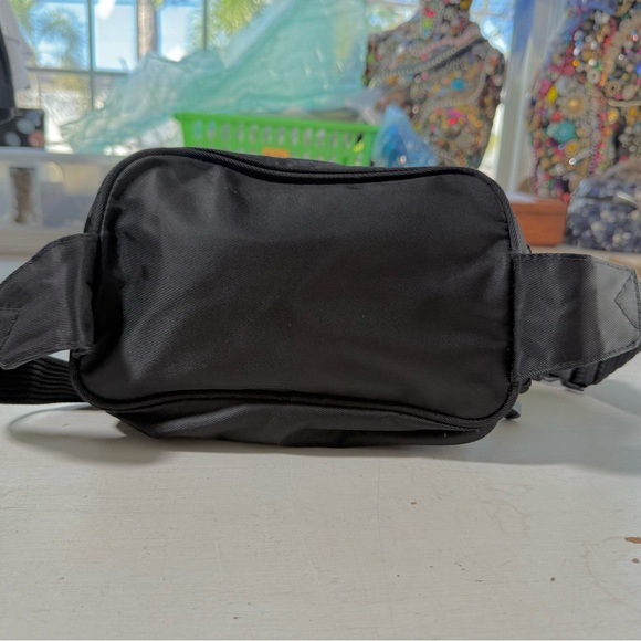 Walt Disney World Park
Mickey Mouse Embroidered
Fanny Pack Black Classic Mickey - Picture 10 of 11